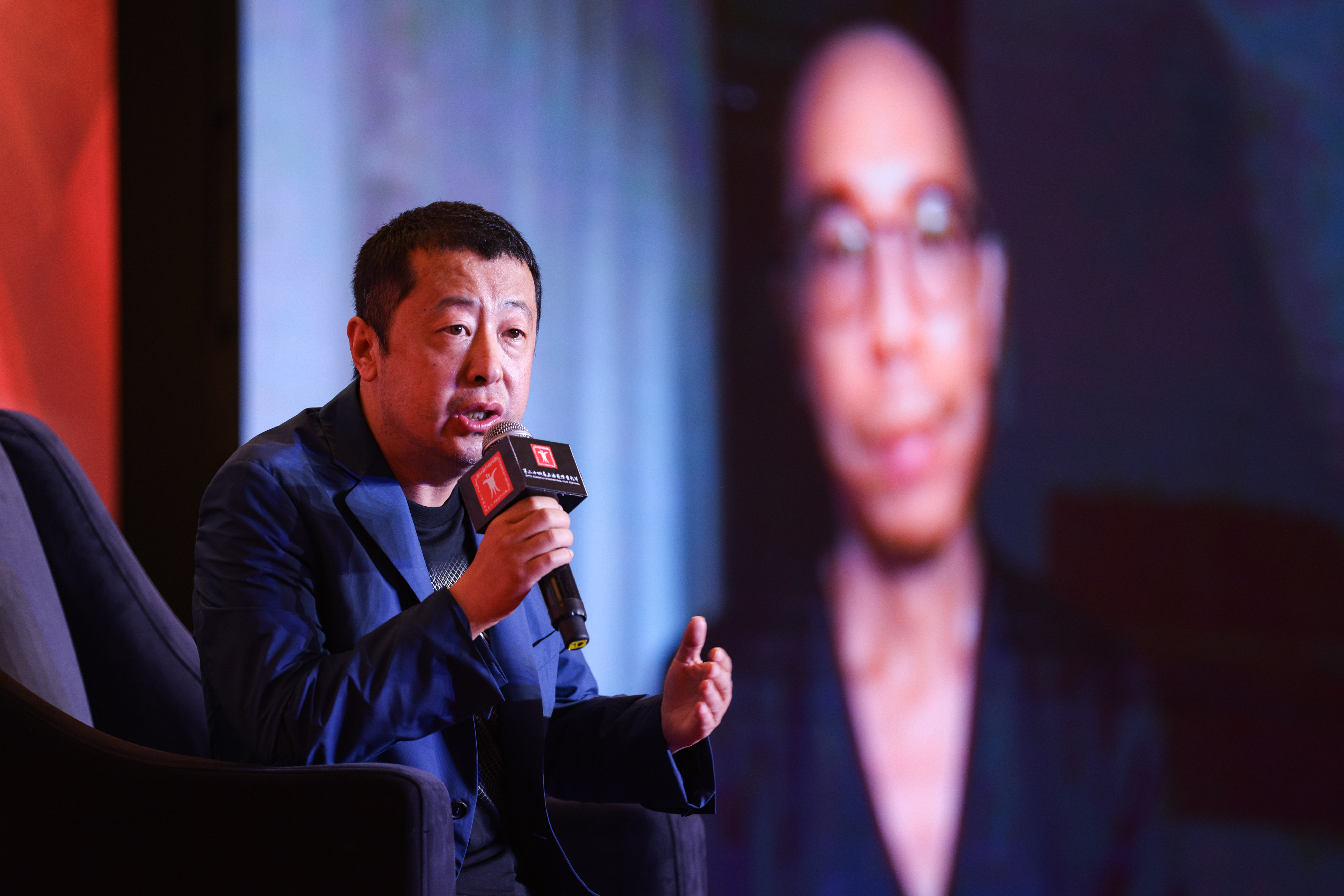 73064301.jpg 2021上海电影节:阿彼察邦·韦拉斯哈古导演大师班——对话贾樟.jpg